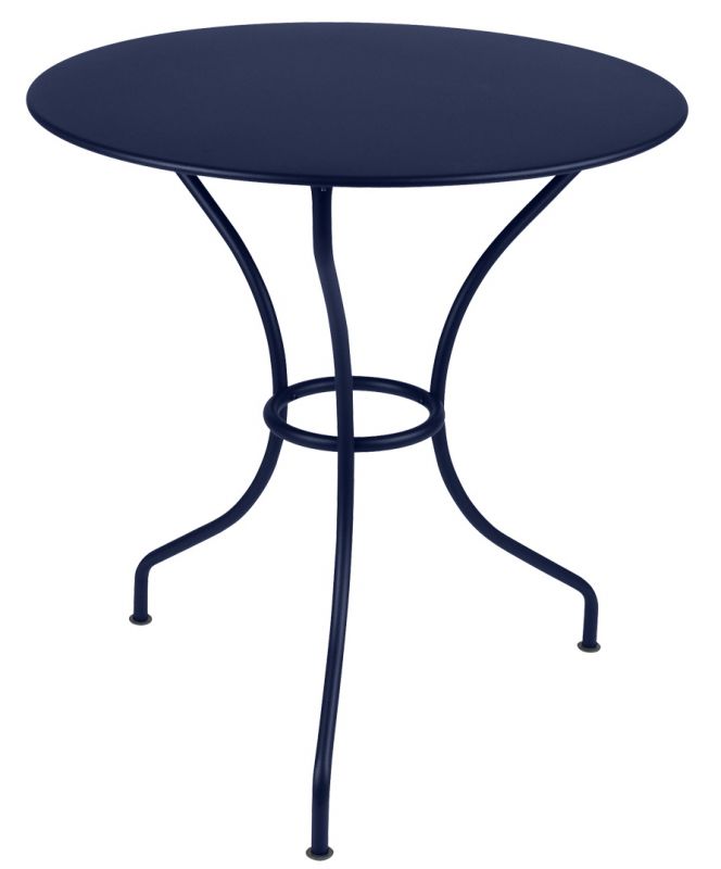 Blauer Opéra+ Tisch von Fermob für den Außenbereich, runder Gartentisch aus Metall.